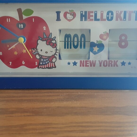 Hello kitty in New York Retro Clock Calendar - Picture 7 of 8